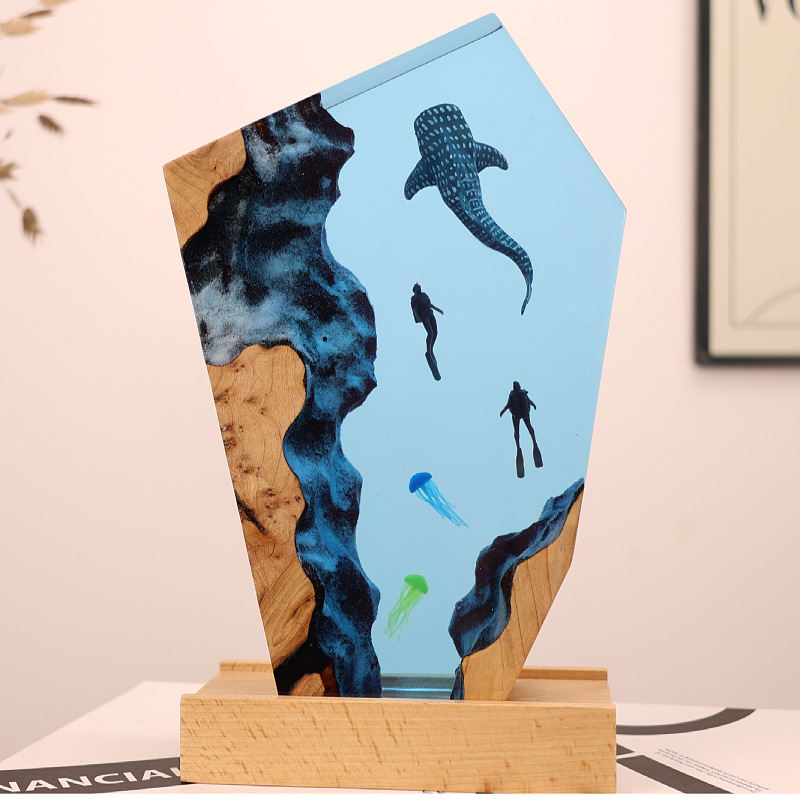 Resin Art Gift For Anniversary - Светящаяся настольная фигурка дайвера с китом